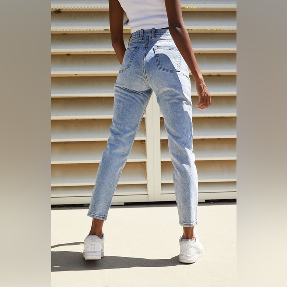 Brandy Melville John Galt Medium Wash Straight Leg Denim Jeans Size Small EUC - Picture 4 of 13